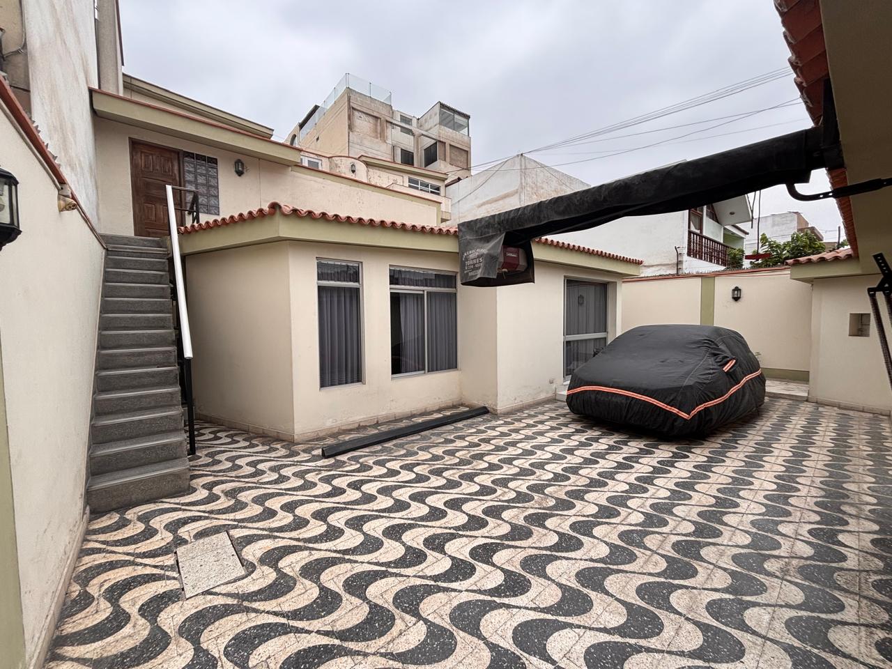 VENDO CASA DE 302M2 FRENTE A PARQUE EN LAS BEGONIAS / SAN BORJA $650,000 — foto 4