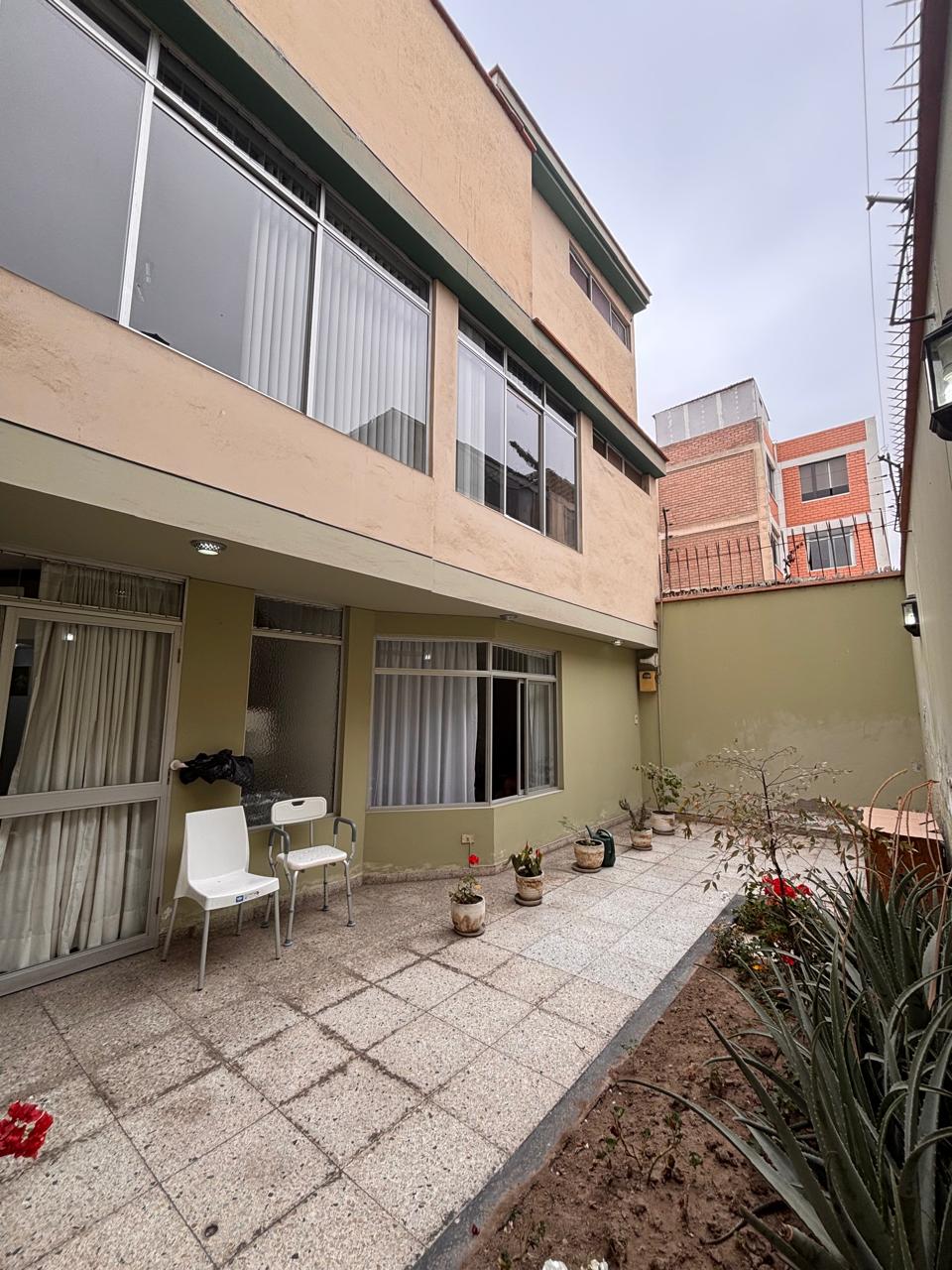 VENDO CASA DE 302M2 FRENTE A PARQUE EN LAS BEGONIAS / SAN BORJA $650,000 — foto 35