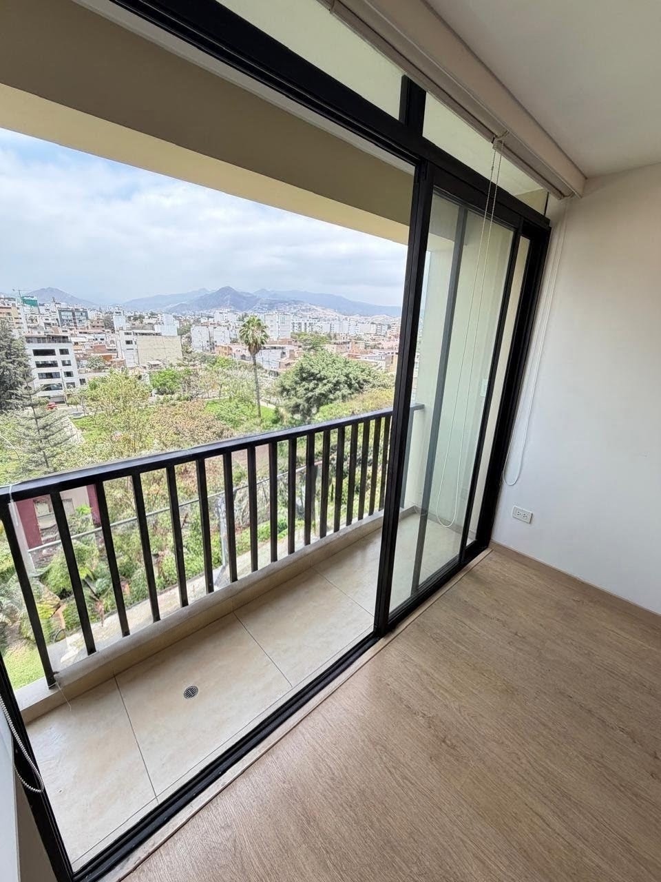 VENTA DE DEPARTAMENTO FLAT DE 2 DORMITORIOS – 66 m² – FRENTE A PARQUE - SURQUILLO — foto 3
