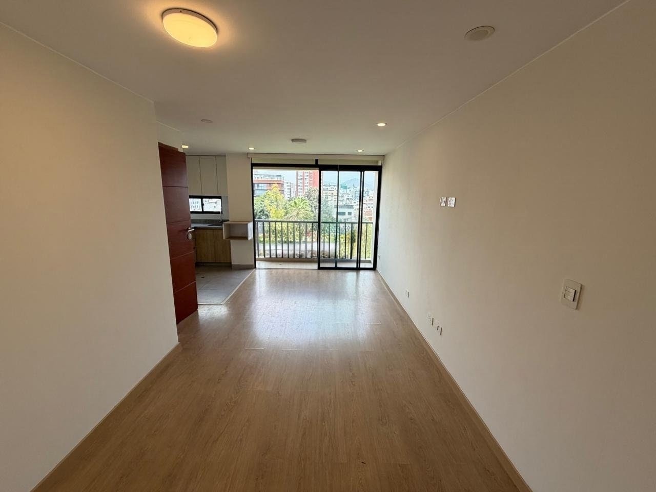 VENTA DE DEPARTAMENTO FLAT DE 2 DORMITORIOS – 66 m² – FRENTE A PARQUE - SURQUILLO — foto 2