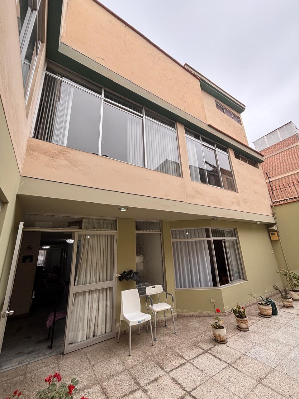 VENDO CASA DE 302M2 FRENTE A PARQUE EN LAS BEGONIAS / SAN BORJA $650,000 — foto 34