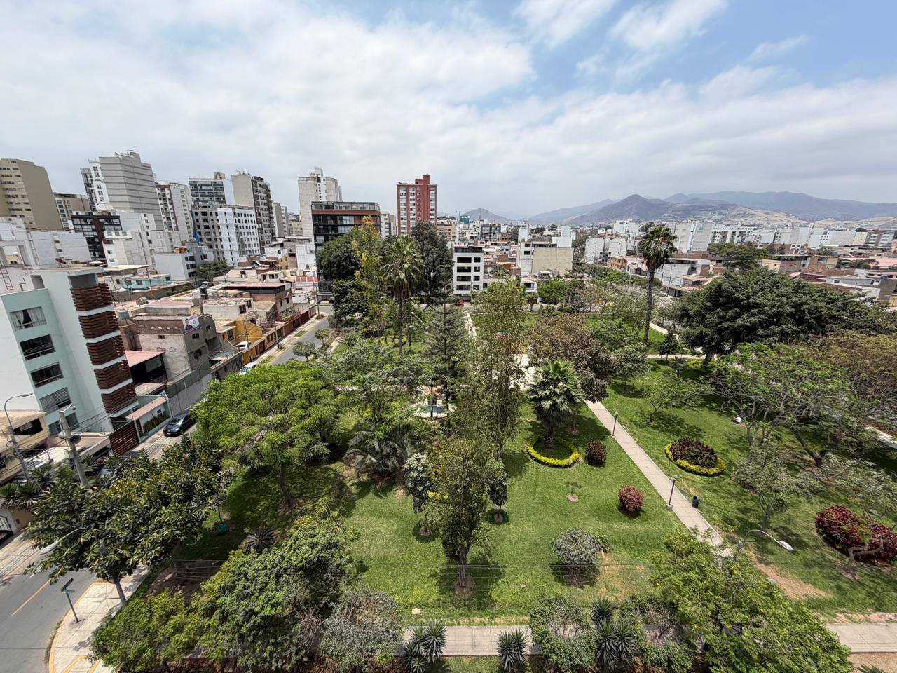 VENTA DE DEPARTAMENTO FLAT DE 2 DORMITORIOS – 66 m² – FRENTE A PARQUE - SURQUILLO — foto 5