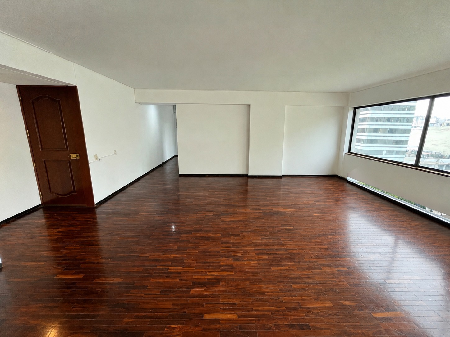 ALQUILO AMPLIO DPTO EN AV. BENAVIDES MIRAFLORES – MUY CÉNTRICO — foto 2